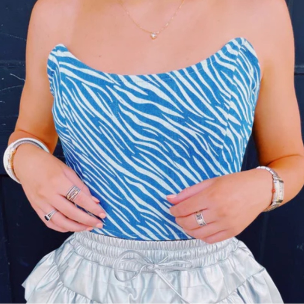 blue tiger striped top